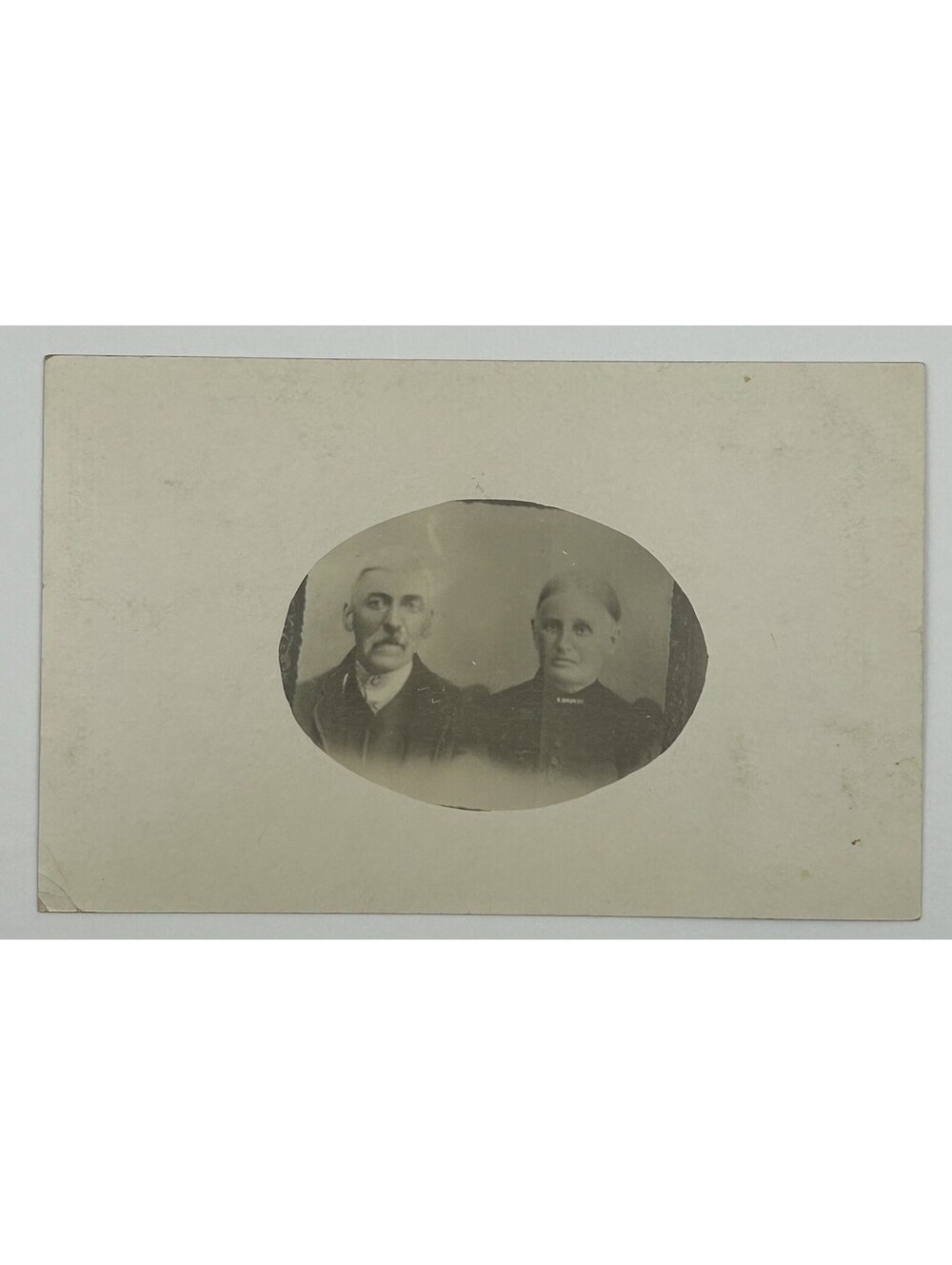 Antique Oval Vignette Portrait Card Man Woman Black White Vintage Photo     E-12